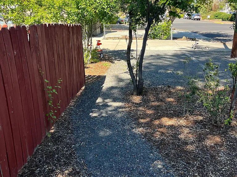 423 NE Emerson Ave #1 — Photo 8