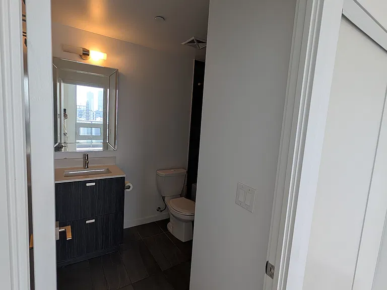 56 Manor Rd E #1711 — Photo 17
