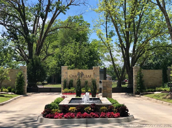 7757 Forest Ln, Tulsa, OK 74132