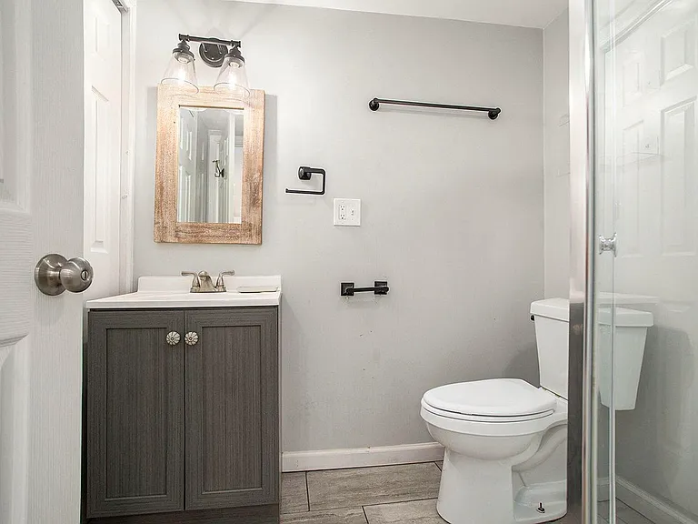 854 Upton Ave — Photo 13