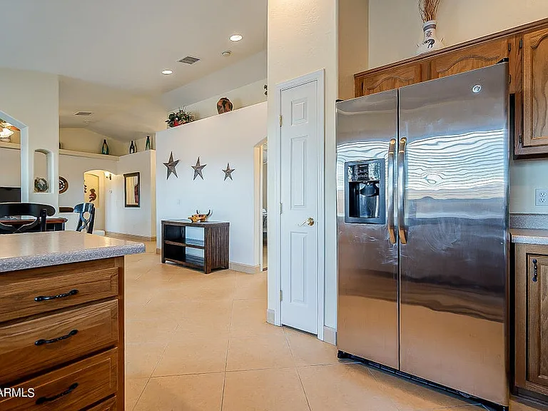1105 N Cota Ln — Photo 20