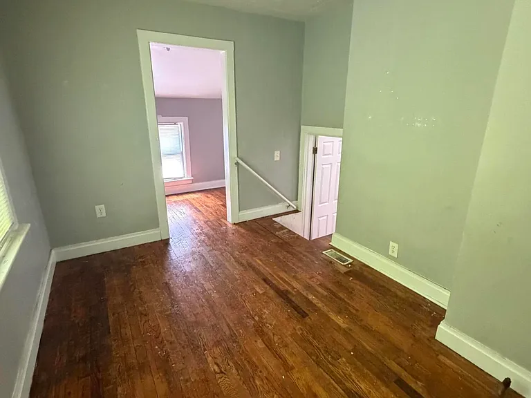135 Clyde St — Photo 15
