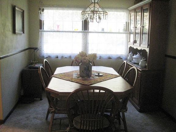 5th image of 51 Matthew Dr