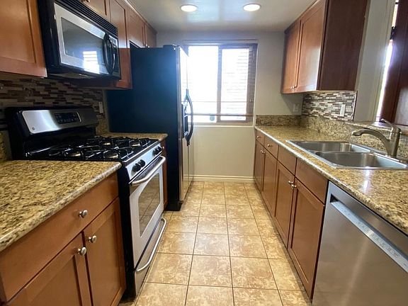 3rd image of 930 S Palmetto Ave APT 15