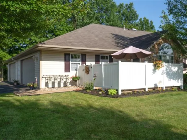 828 Barbra Ln, New Castle, PA 16101