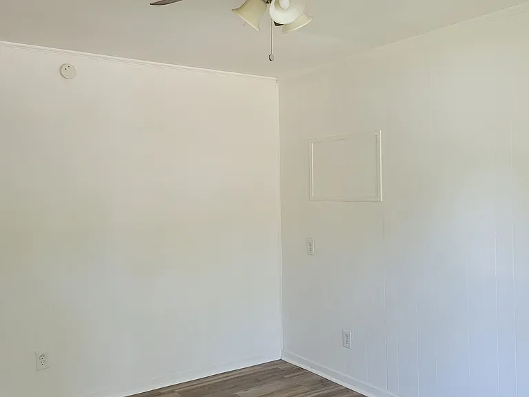 21406 Court St — Photo 2