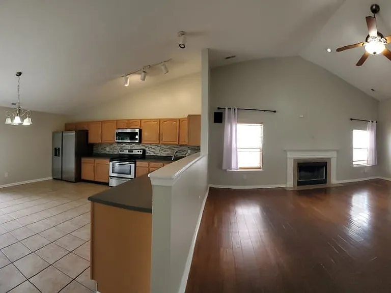 10450 Lookout Ln — Photo 3