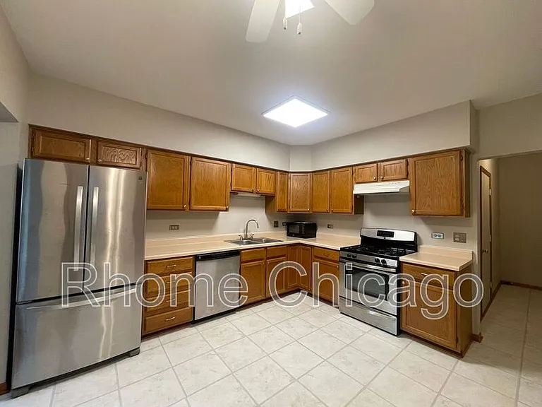 519 W Parkside Dr — Photo 6