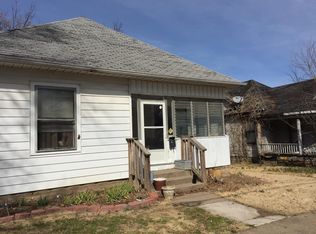 316 W Walnut St, Carbondale, IL 62901