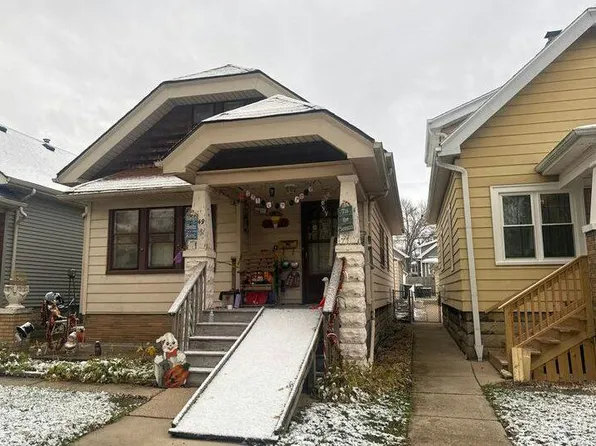 1949 S 72nd St, West Allis, WI 53219