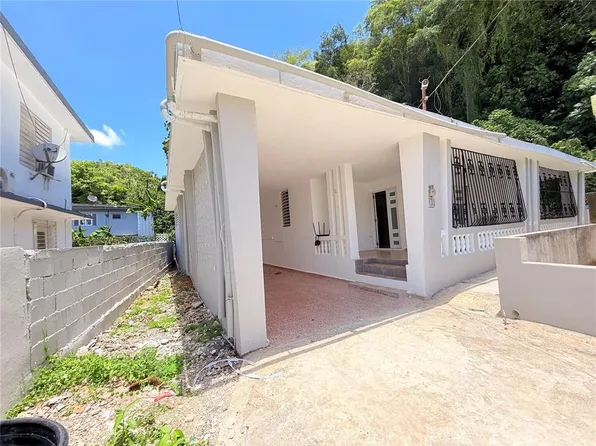 77 TULIPÁN PÁMPANOS, VEGA ALTA, PR 00692