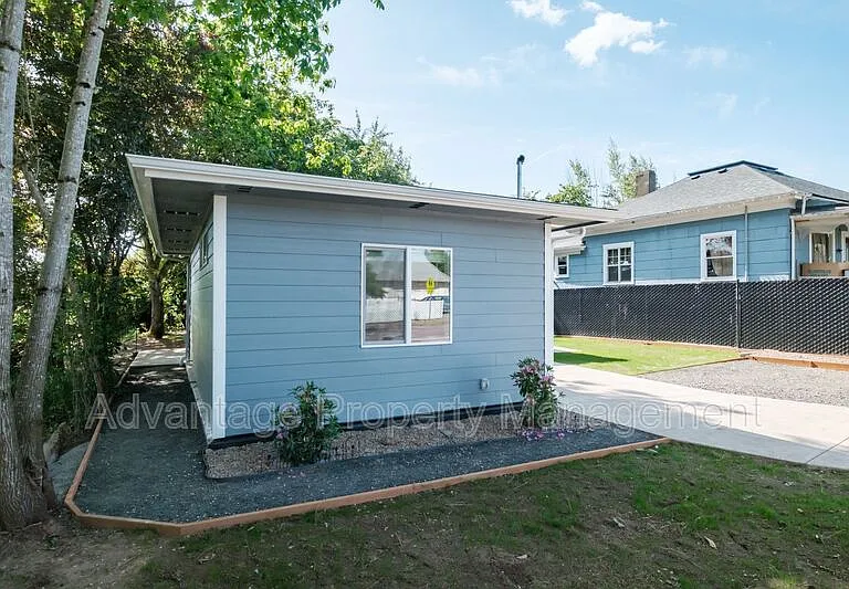 2190 SE Marion St — Photo 5