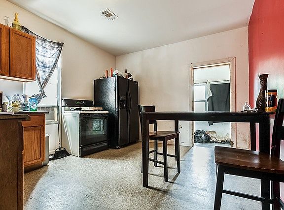 2nd image of 8834 S Marquette Ave