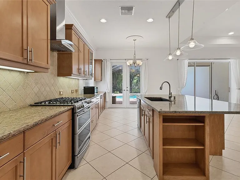 7236 Lismore Ct — Photo 12