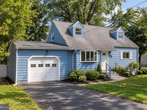 15 Francine Dr, Trenton, NJ 08610