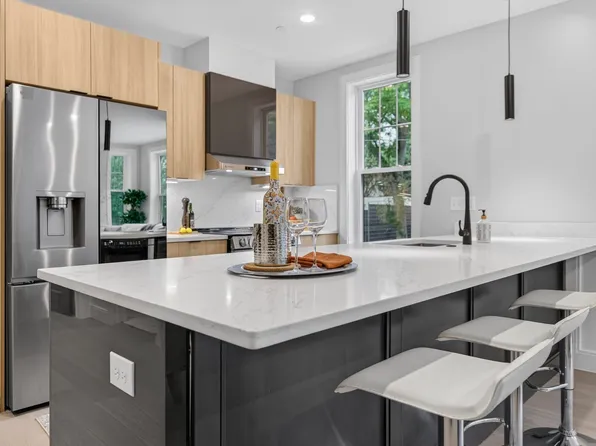 1006A Broadway #A, Somerville, MA 02144
