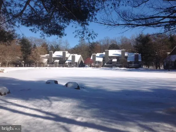 306 Snow Ridge Cir, Lake Harmony, PA 18624