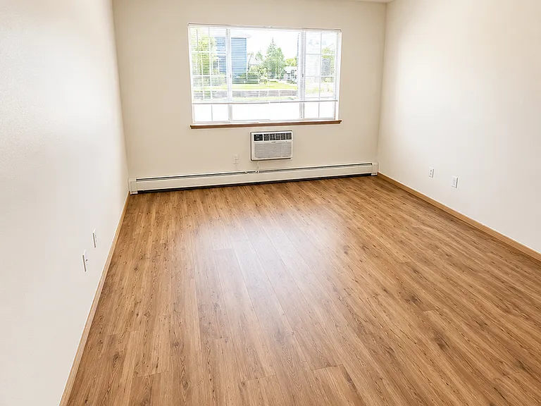 604 N Black River St — Photo 56