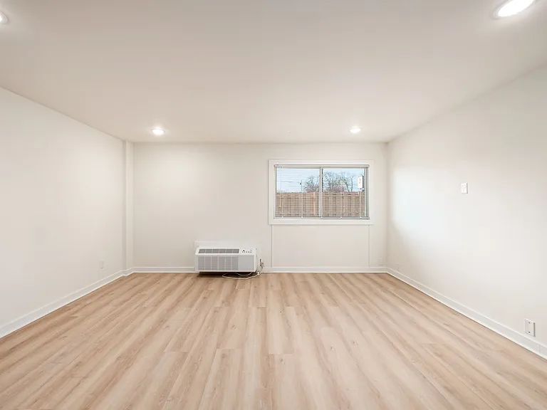 Lumarc Apartments — Photo 10