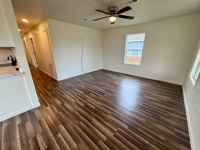 2430 College St — Photo 10