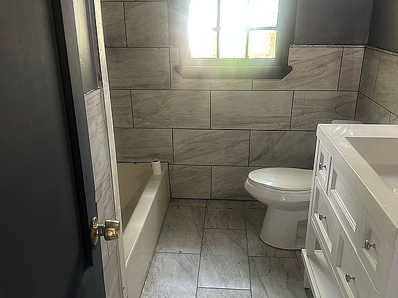 4th image of 1661 Polk St