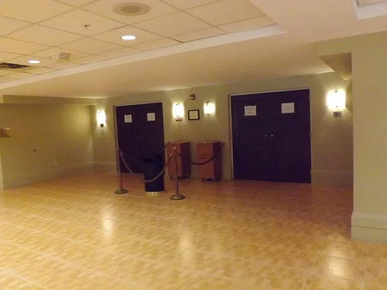 4014 Cornwall Dr E — Photo 51