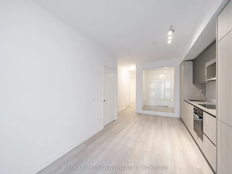 400 King St W #610 — Photo 19