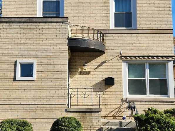 7715 S Paxton Ave, Chicago, IL 60649