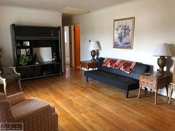 4th image of 24263 Beierman Ave