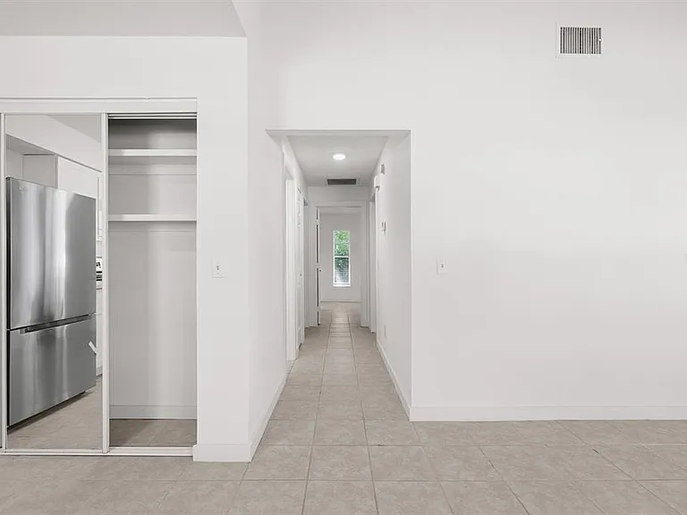 450 N Elmwood Point — Photo 7