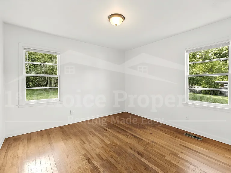 932 Five Mile Rd — Photo 11