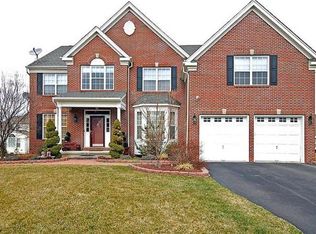 7 Ash Ct, Clinton, NJ 08809