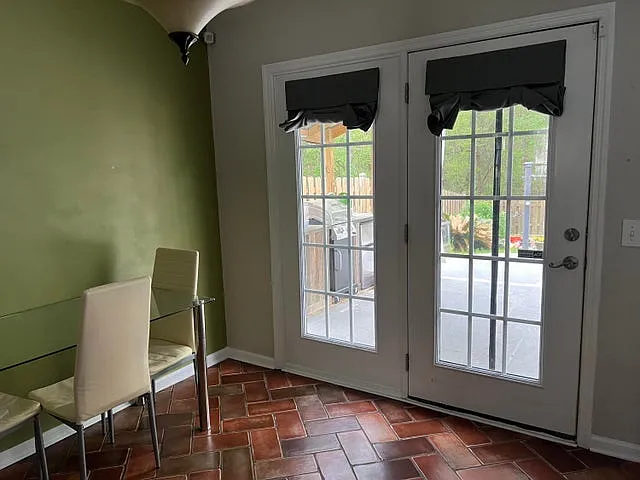 5007 Whitfield Ct — Photo 4