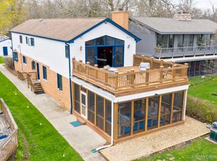 104 Hickory Nut Grove Ln, Cary, IL 60013