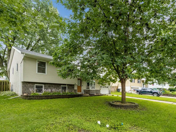 9299 Golden Valley Dr, Norwalk, IA 50211