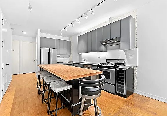 4th image of 13 E 30th St APT 6