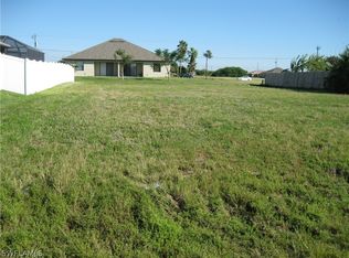 1411 NE 7th Place Cpe, Coral, FL 33909