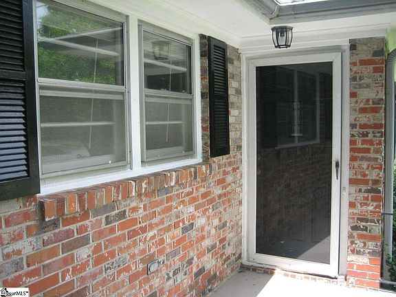 4th image of 15 Borden Cir