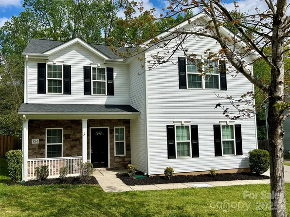 7026 Carrington Pointe Dr, Huntersville, NC 28078