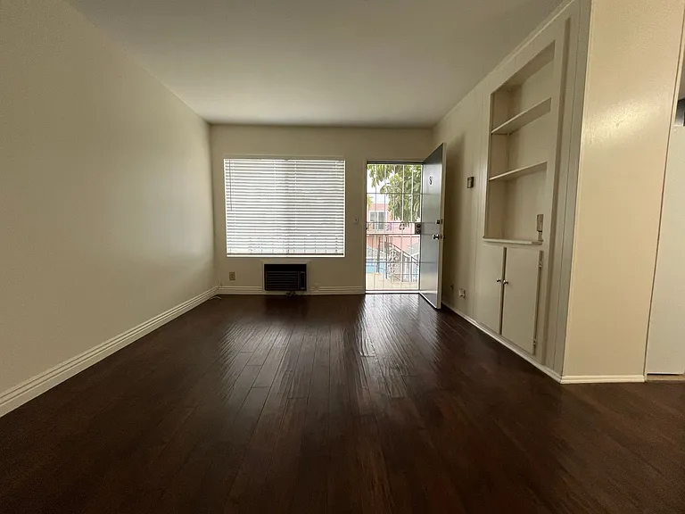 1432 Robinson Ave — Photo 5