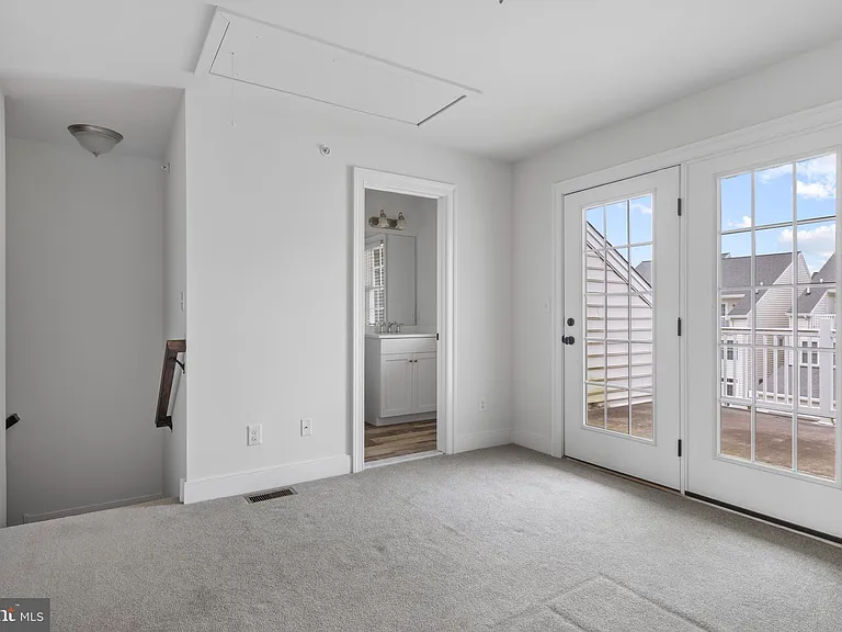 619 W Mulberry St — Photo 27