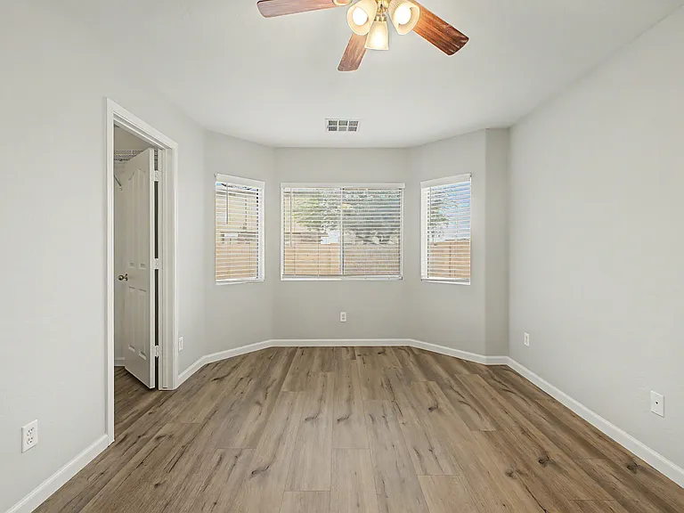 2435 E Olivine Rd — Photo 5