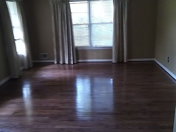 5th image of 2703 Wellington Dr
