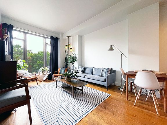 3rd image of 315 Gates Ave APT 3I