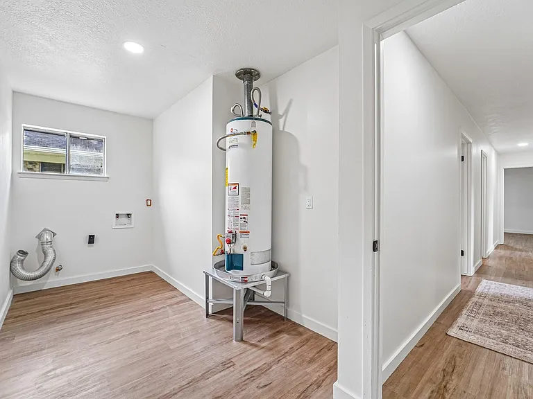 2801 Coy Dr — Photo 42