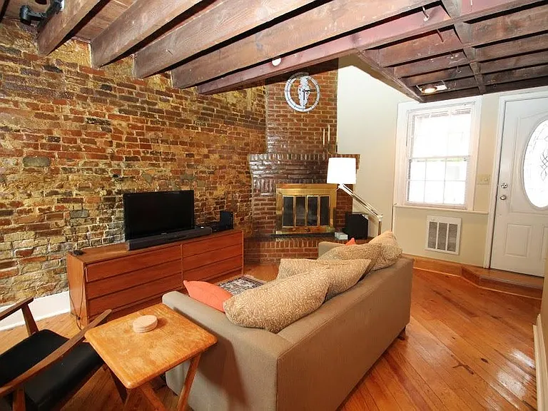 213 1/2 S Alfred St — Photo 3