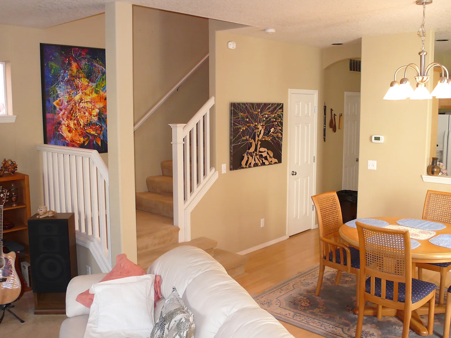 3 bed, 1920 sqft, $1,200 — Photo 2