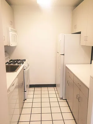 Rented by Perlbinder Realty | media 10