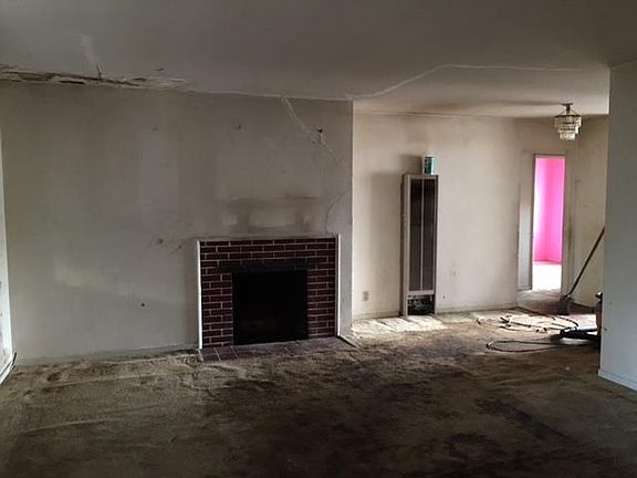 2nd image of 2209 Poplar Ave