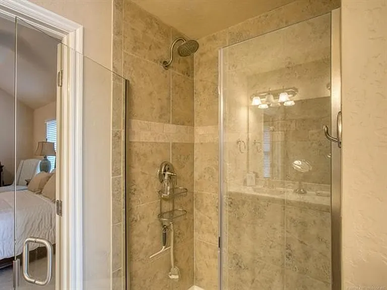 10724 Masters Cir — Photo 15